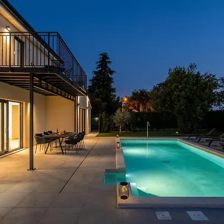 Zara Villa Musalez